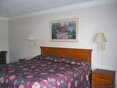 Budget Host Inn And Suites Memphis Hotel